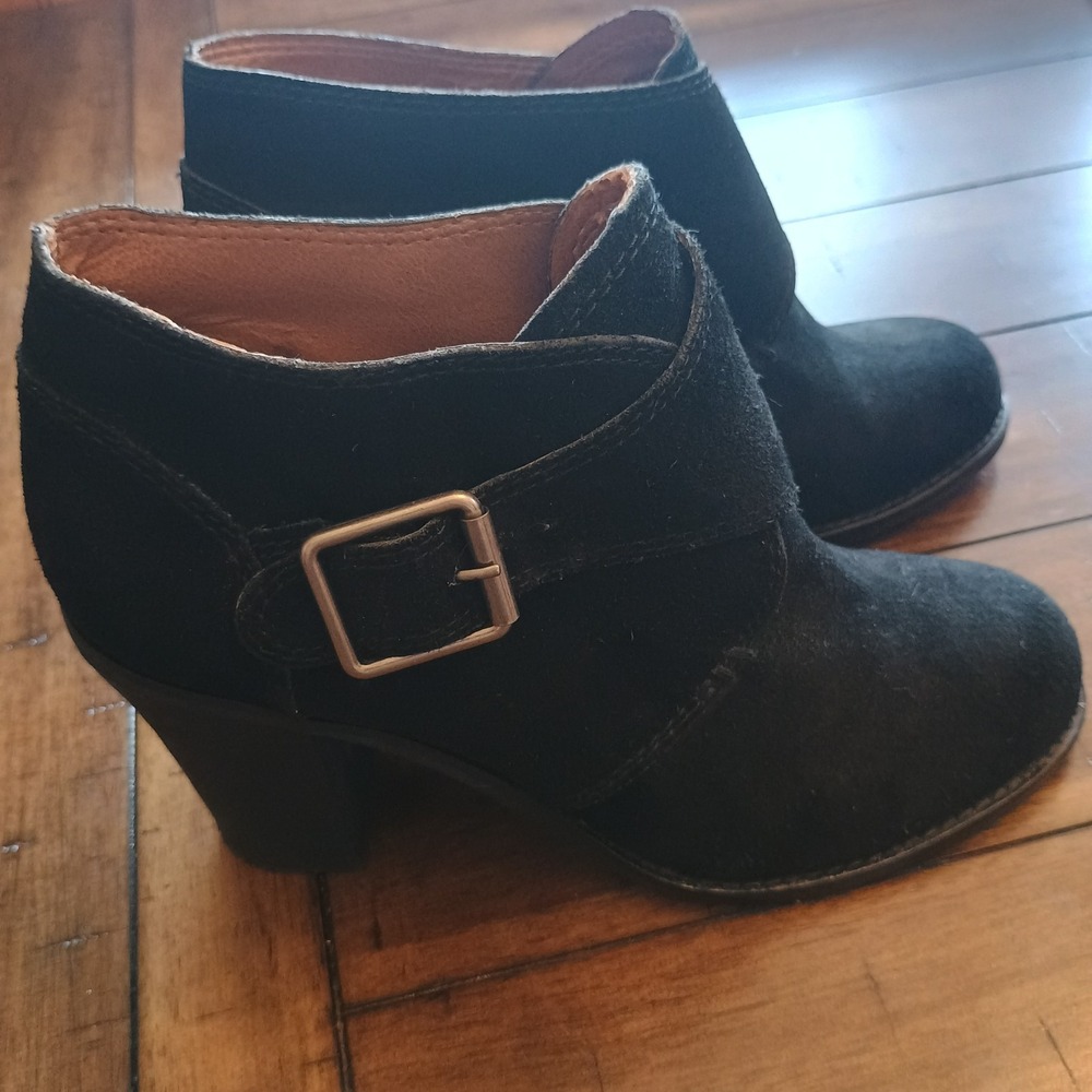 LUCKY BRAND Mickie Women's 8.5 M Black Suede Leather Ankle‎ Heel Buckle Boots - Picture 3 of 11
